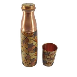 Botella de agua de cobre impresa personalizada de último diseño con vaso de plástico - Product Image 2