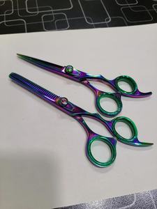 Ciseaux professionnels en acier inoxydable pour effiler les cheveux, avec vis réglable à 32 dents et repose-doigts, pour la texturisation et le mélange des mèches. - Product Image 2