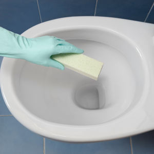 Bâton de nettoyage ponce pour le nettoyage des toilettes-élimine les taches de chaux, les taches d'eau dure, la saleté incrustée de la cuvette des toilettes - Product Image 1