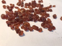 Batu Permata Garnet Mandarin Oranye Alami Bentuk Kasar Berkualitas Tinggi