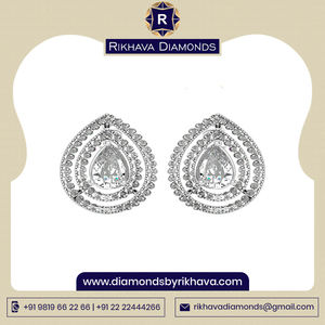 Boucles d'oreilles classiques en or blanc 10 carats avec diamants du fournisseur de confiance Achat en ligne élégant - Product Image 2