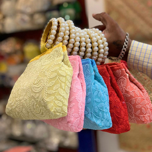 M Creation propose un magnifique sac à main antique avec broderie de perles, fermeture éclair, tissu en coton, poignée en forme de bracelet, chaîne pour usage extérieur - Product Image 1