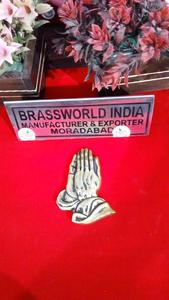 NOUVELLE APPLIQUE MURALE EN LAITRÉE DE STYLE AMÉRICAIN, MOTIF MAINS EN PRIÈRE, POUR URNE FUNÈBRE ET Fournitures Funéraires - Product Image 3