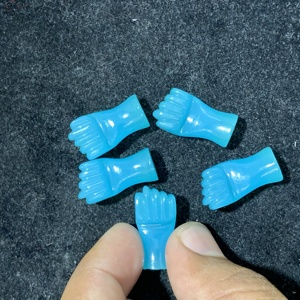 RIDA CREATIONS, Calcedonia Natural Azul con Certificación IGI, Tallada a Mano en Forma de Mano, Proveniente de Rajasthan - Product Image 1