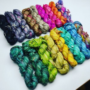 Rubans de soie sari recyclés sur mesure couleurs assorties pour robe tricot Crochet bijoux concepteurs Satin matériel fils magasins - Product Image 5