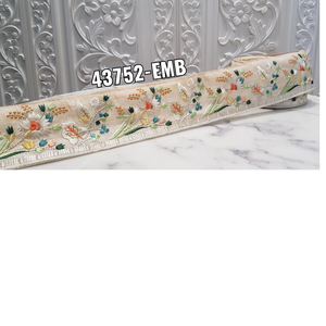 Ruban brodé sur mesure avec fleurs pastels, combinaison en soie pure faite sur mesure, convient aux magasins artistiques et artisanales - Product Image 1
