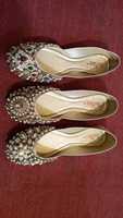 Dernières chaussures plates Khussa perlées pour femmes semelle intérieure en cuir véritable confortable et légère avec PU pour vêtements de mariée