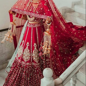 Dernière tendance : Koti indien pakistanais avec robe Lehenga, ornée de cristaux, de perles de verre et de pierres, tenue de mariage - Product Image 1