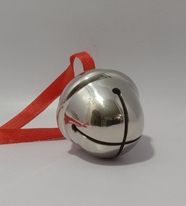 Campana de Metal Personalizada para Decoración Navideña, Campana de Metal Plateada Colgante con Cinta Roja para Decoración de Árboles - Product Image 3
