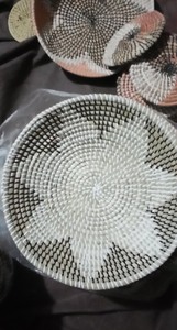 ตะกร้าสีสันสดใสจากหญ้าทะเล, จาน, ของตกแต่งบ้าน - ตะกร้าสานทำมือจากแอฟริกา |   ของตกแต่งบ้านสไตล์แอฟริกัน - Product Image 2