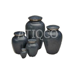 Urna Funeraria de Latón Atiqco Black Elegance para Cenizas Humanas, Hecha a Mano con Precisión, Modelo para Adultos, Suministros Funerarios al por Mayor - Product Image 1