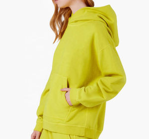 Sudadera con capucha para mujer, de manga larga y color brillante - Product Image 2