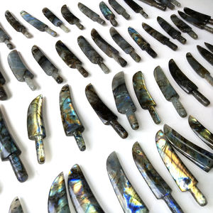 Couteau de labradorite naturelle tissée, labradorite lavée, pierre d'affûtage, perles en pierre précieuse sculptée, vente en gros, sculpture de dragon - Product Image 2