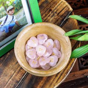 หินรูนสีโรสควอตซ์แกะสลักหินรูนสีกุหลาบธรรมชาติชุดหินรูนบำบัดธรรมชาติหินกรวดหินโรสควอตซ์โมราสตัน - Product Image 3