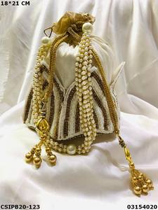 กระเป๋าผ้าไหมสไตล์ชาติพันธุ์สำหรับเจ้าสาว Potli Batua - Product Image 2