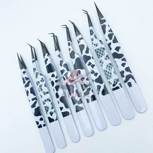 Pince à épiler pour extensions de cils aspect naturel, enduit de papier, logo personnalisé, pointe noire au plasma, dernière conception durable - Product Image 1