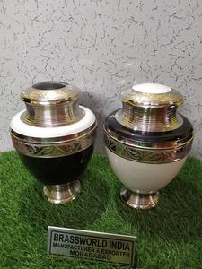 Brassworld India's Black and White Grabado Adulto Urna Creamtion Suministros funerarios Estilo americano Metal Latón Adulto Urna - Product Image 3