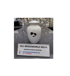 Cara de perro de aluminio en corazón negro, urna de cremación de mascotas, suministros funerarios - Product Image 1