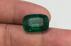 ธรรมชาติที่ไม่ได้รับการรักษารูปทรงเบาะแซมเบียมรกตหลวมขนาดใหญ่13.05 Cts อัญมณีคุณภาพดีโดย Sadiya International - Product Image 2