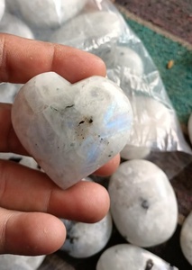 หินโมรากึ่งมีค่ารูปหัวใจสีรุ้งมีสไตล์ที่สง่างามสำหรับการรักษาฮวงจุ้ยและงานฝีมือความรัก - Product Image 4