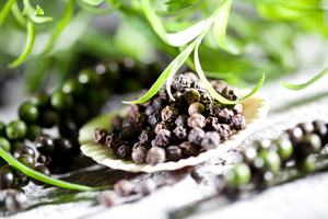 40g de poivre noir en grains, épices en granulés, pot rond avec moulin GV GVERDI, sélection italienne, produit en Italie - Product Image 2