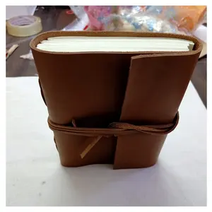 Cuaderno de papel hecho a mano de aspecto antiguo con cubierta impresa de pantalla de seda