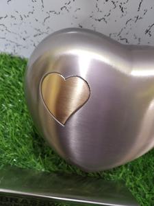 Recuerdo de corazón de latón, urna funeraria, suministros funerarios, Brassworld, India - Product Image 3