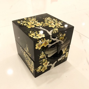Caja de laca brillante de alta calidad con llave de libélula, caja de lujo para joyería y decoración - Product Image 1