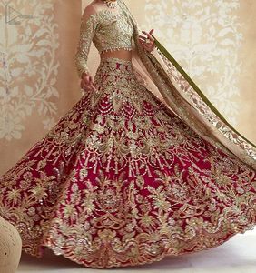 2024 Colección de bodas indias/paquistaníes Hermosa novia pesada Lehenga con trabajo de Zardozi adornado y blusa elegante - Product Image 1