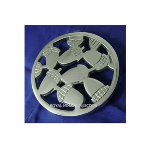 Nuevos y atractivos accesorios de mesa de salvamanteles de estrella decorativos modernos hechos de salvamanteles de plata de metal al precio más bajo - Product Image 3