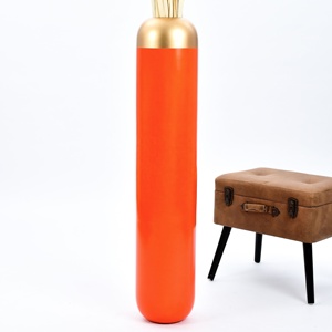 Vase de sol moderne en métal orange avec dessus doré, design artisanal - Product Image 1