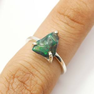 Bague en argent avec pierre naturelle d'opale éthiopienne brute brute - Product Image 5