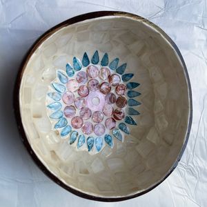 ชามมะพร้าวเพ้นท์ลายด้วยมือสำหรับตกแต่งบ้านและโรงแรม - Product Image 1