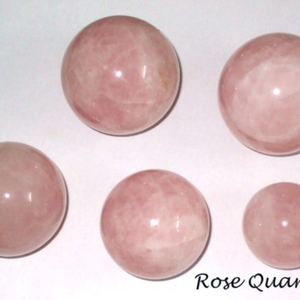 Comprar en línea Esferas de cuarzo rosa: Esferas de cuarzo rosa a la venta Piedra curativa Reiki decoración del hogar - Product Image 1