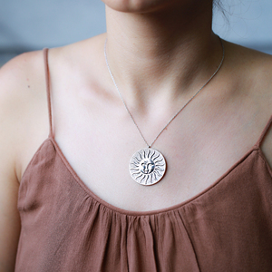 Colgante redondo con diseño de sol para mujer, colgante turco hecho a mano, joyería de plata de ley 925, venta al por mayor - Product Image 2