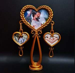 Ensemble de 6 cadres photo suspendus muraux en métal doré avec finition en verre brillant, parfaits pour la décoration de la chambre à coucher et l'affichage élégant - Product Image 6