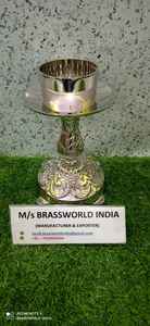 Brassworld Inde Laiton argenté Ensemble de trois bougeoirs d'autel d'église de style religieux Fournitures d'église en métal poli - Product Image 4