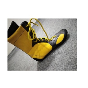 Zapatos de boxeo personalizados para hombre, botas de Kick Boxing de estilo largo amarillo para entrenamiento