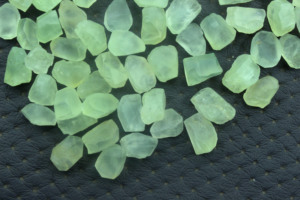 25ชิ้นคริสตัล Prehnite สีเขียวธรรมชาติ,เครื่องประดับทำมือทำหินหลวมไม่ผ่านการบำบัด - Product Image 2