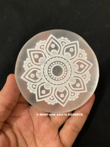 Hermoso cristal blanco en forma de círculo Muntaha Agate Sun Face-Placa de carga de selenita grabada Estilo de Mascota de piedras preciosas talladas - Product Image 3