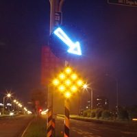 Panneaux de signalisation routière solaires à haute visibilité ASP AS-458, panneau solaire Li-Fe 3.2V/3Ah, batterie 33 LED (jaune/rouge/blanc) clignotants 24