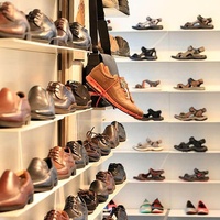 Étagère de présentation de baskets et support à chaussures en acrylique transparent écologique pour mur à panneaux, montage facile pour la promotion en magasin
