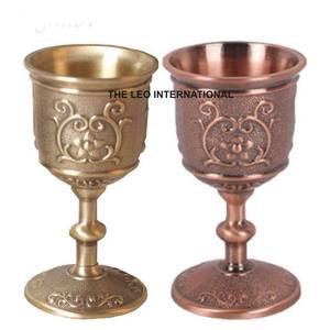 Nouveaux gobelets décoratifs faits à la main de taille moyenne, en verre de haute qualité, en lot de deux, avec un design classique gravé et créatif - Product Image 2