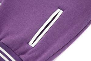 Veste universitaire en toile de style letterman vintage personnalisée OEM pour femmes, manche en cuir brodée sur mesure pour l'hiver devant - Product Image 3