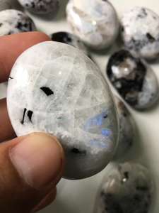 Piedra De Luna arcoíris superventas al por mayor, piedra preciosa de meditación tallada estilo Feng Shui pulida de cristal Natural para recuerdos - Product Image 3