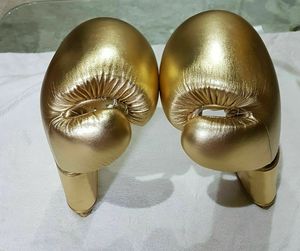 Guantes de boxeo profesionales de cuero PU Diseño personalizado Empuñaduras de mano elásticas transpirables Correa de muñeca ajustable Grappling Sparring - Product Image 6