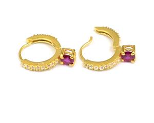 Pendiente de tuerca hecho a mano de Plata de Ley 925 para ella, rubí redondo y circonita cúbica con piedras preciosas chapadas en oro, hallazgos de regalo únicos - Product Image 1