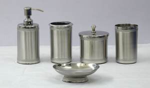 Ensemble de salle de bains en aluminium au design tendance unique, parfait pour la distribution de savon fait main et les accessoires de salle de bains élégants - Product Image 3