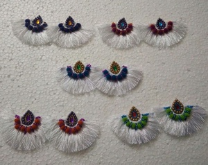 ล่าสุดออกแบบด้ายไหมออกแบบต่างหูพู่สำหรับผู้หญิงที่มี Pompom และลูกปัด - Product Image 3