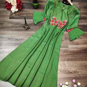 Kurtis Dames Coton Reyon Femmes Anarkali Dernier Design De Mode Prêt À Porter Bas Prix avec Dupatta Jackate Robe Indienne En Gros ApparelGarment - Product Image 1